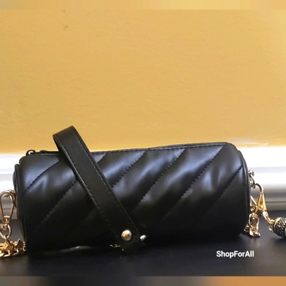 Yves Saint Laurent - Picture 10 of 16